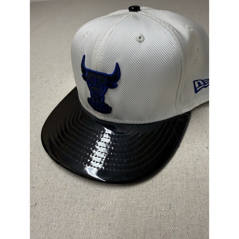 New Era Chicago Bulls 59FIFTY Fitted Hat Size 8 White Black Patent Brim NBA
